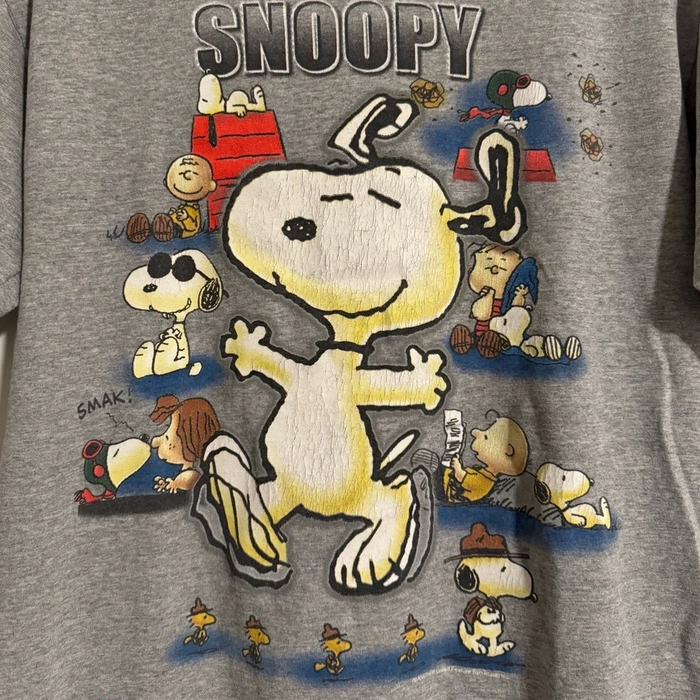 Vintage Men’s Gray Snoopy Graphic T-Shirt